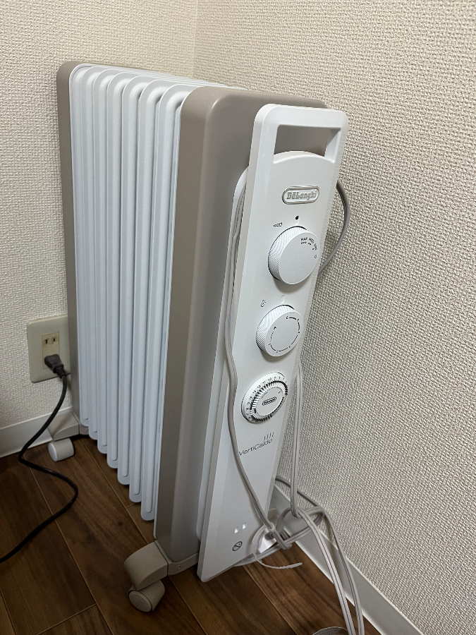 デロンギ ヴェルティカルド オイルヒーター RHJ21F0812をレビュー
