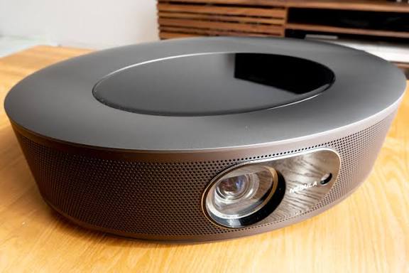 Anker Nebula Cosmos MAX D2150511を検証レビュー！プロジェクターの