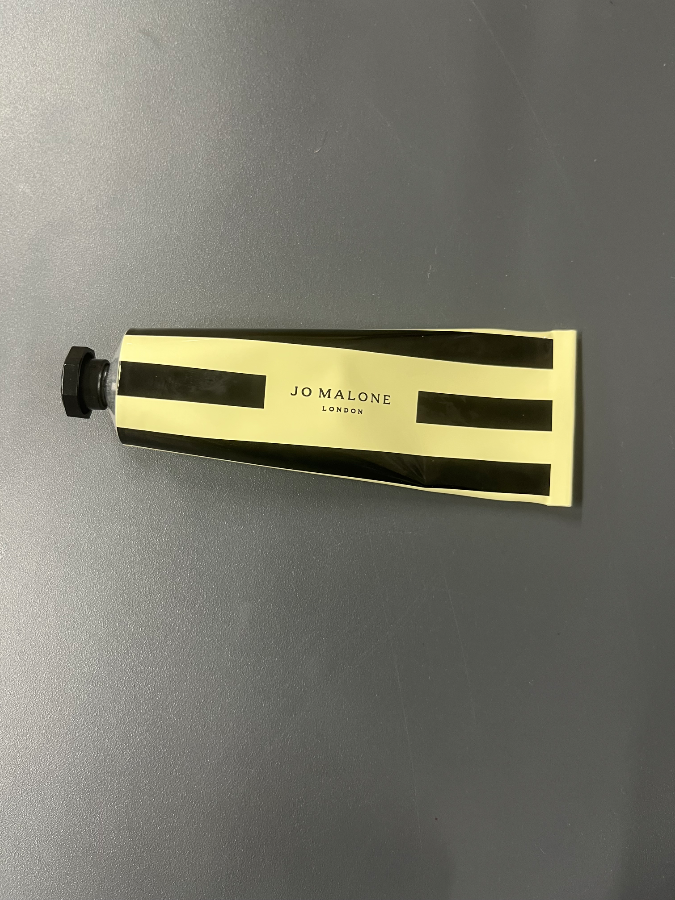 Jo Malone London イングリッシュ ペアー & フリージア ハンド